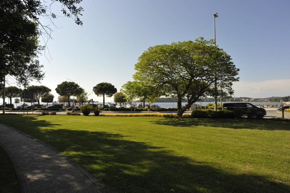 Nearby landmark, Neighbourhood, Natural landscape