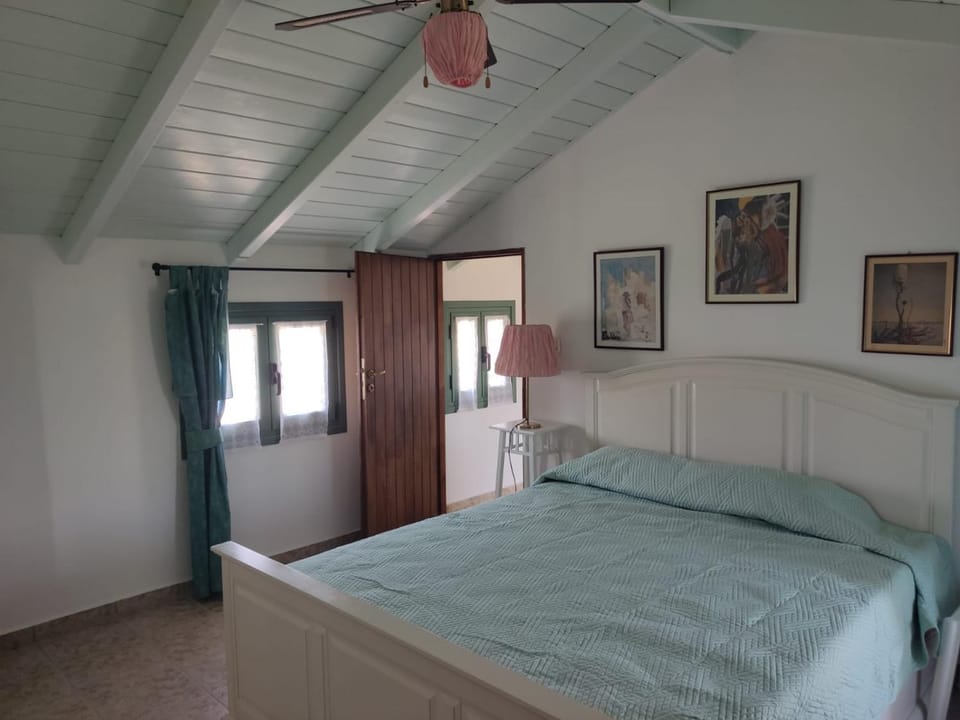 ELVINA Karavas House in Islands