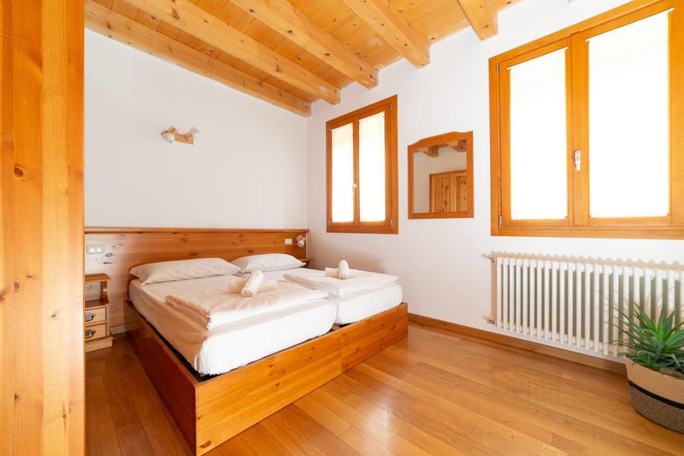 Bed, Photo of the whole room, Bedroom, internet, towels