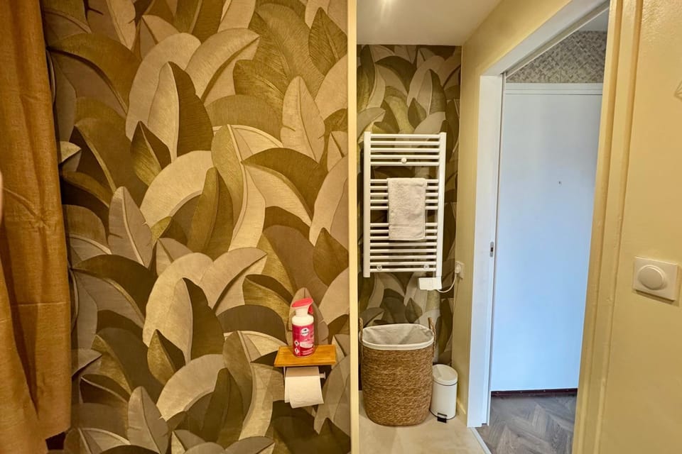 La Petite Oasis - pour 2pers - 2km du Centre Juno Beach et plage du Débarquement - 10min à pieds du centre ville & de la plage - balcon - exposition sud - stationnement & wifi gratuits Apartment in Courseulles-sur-Mer