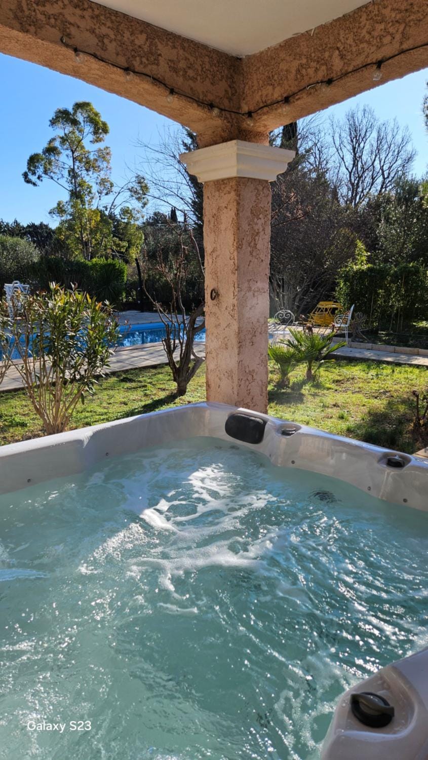 Hot Tub, Spa and wellness centre/facilities