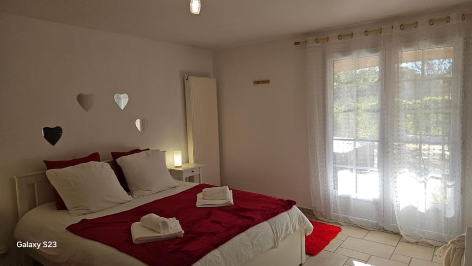 Bed, Balcony/Terrace, Spa and wellness centre/facilities, Photo of the whole room, Bedroom, Garden view, towels