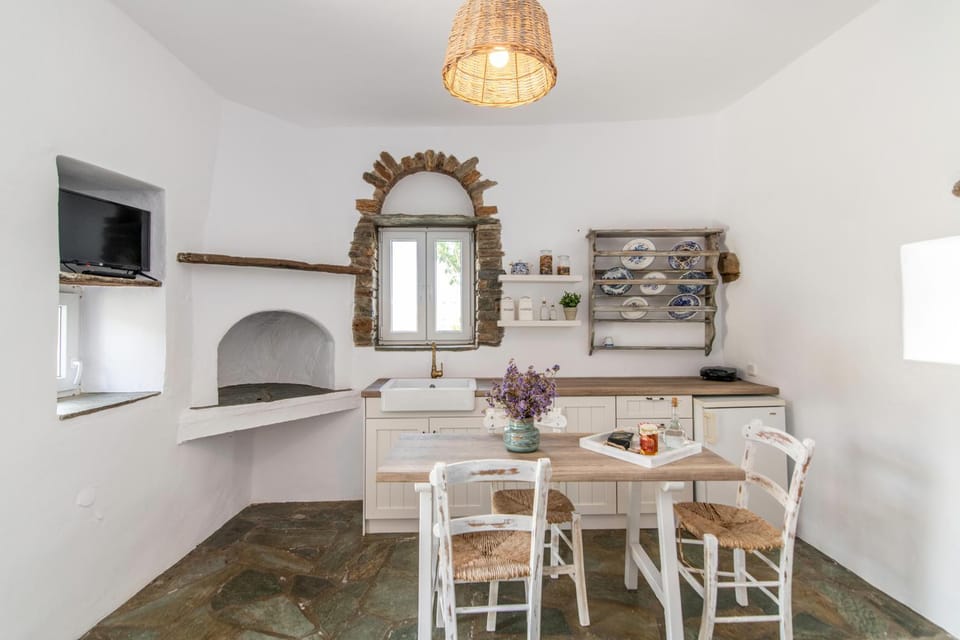 Kitchen or kitchenette, Dining area, pet friendly