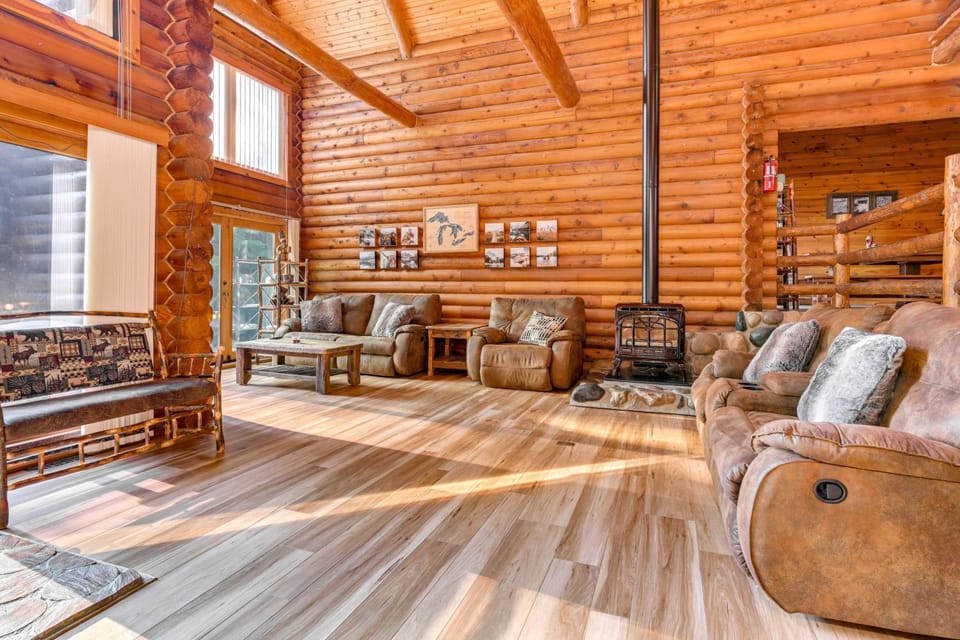 Magical Metamora Cottage w/ Fire Pit, Pond, Deck! House in Michigan