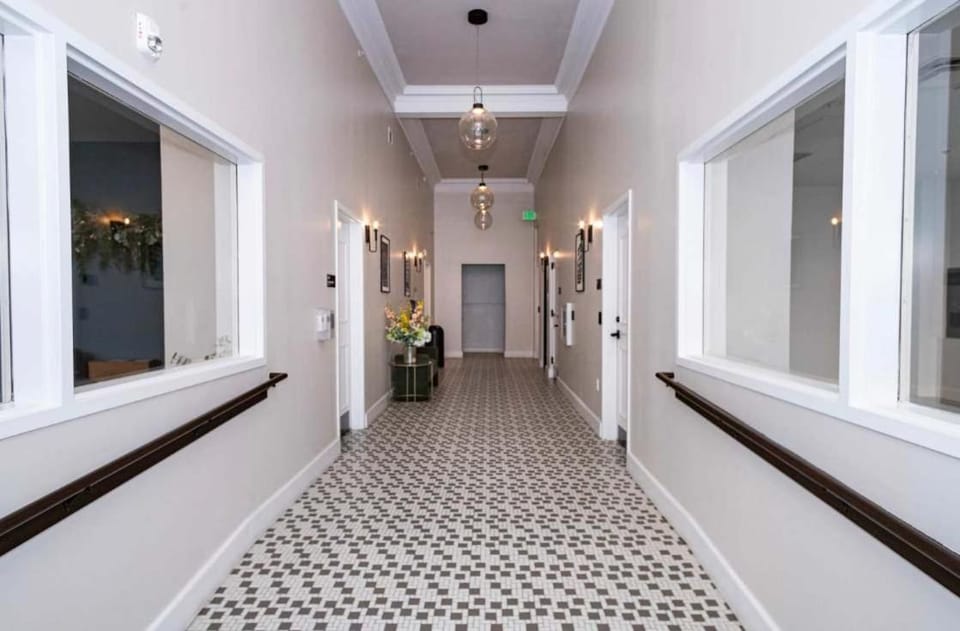 Fun Cozy 1 Br King Apts - 1 25 Mile Walk to TIAA Bnk Fld Apartment in Jacksonville