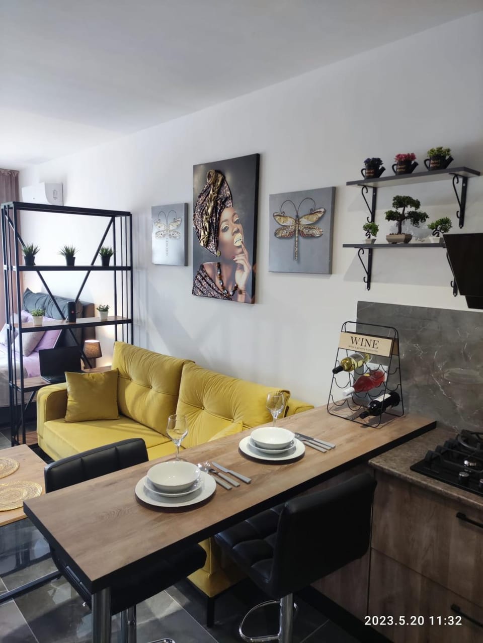 Seating area, Dining area