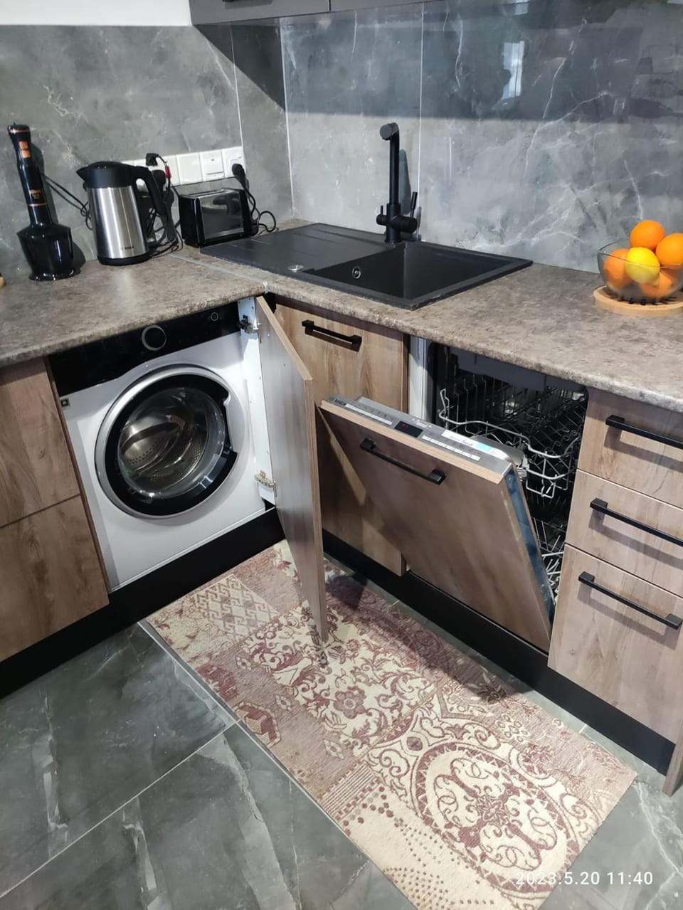 Kitchen or kitchenette, dishwasher, toaster, washing machine