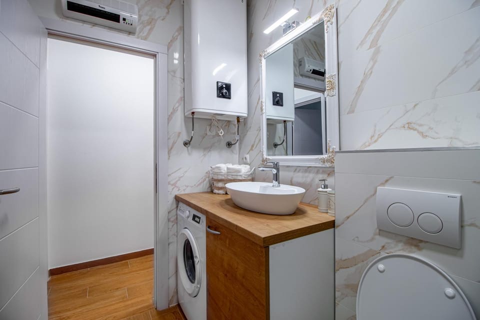 Bathroom, washing machine