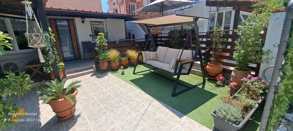 Property building, Garden, Garden, Balcony/Terrace, Garden view