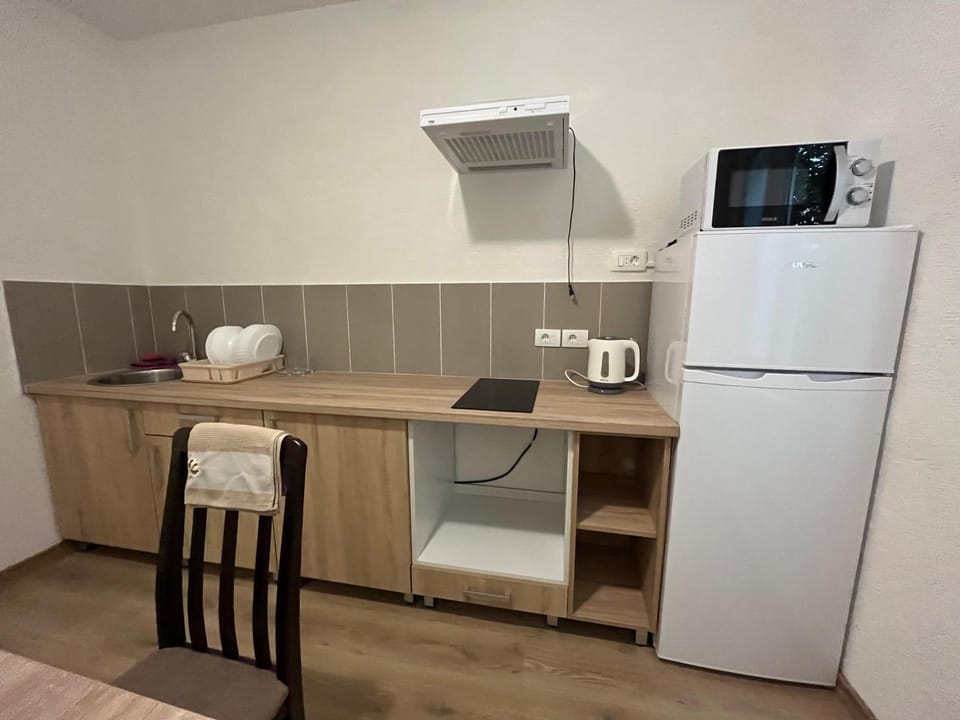 Coffee/tea facilities, Kitchen or kitchenette, Dining area, minibar