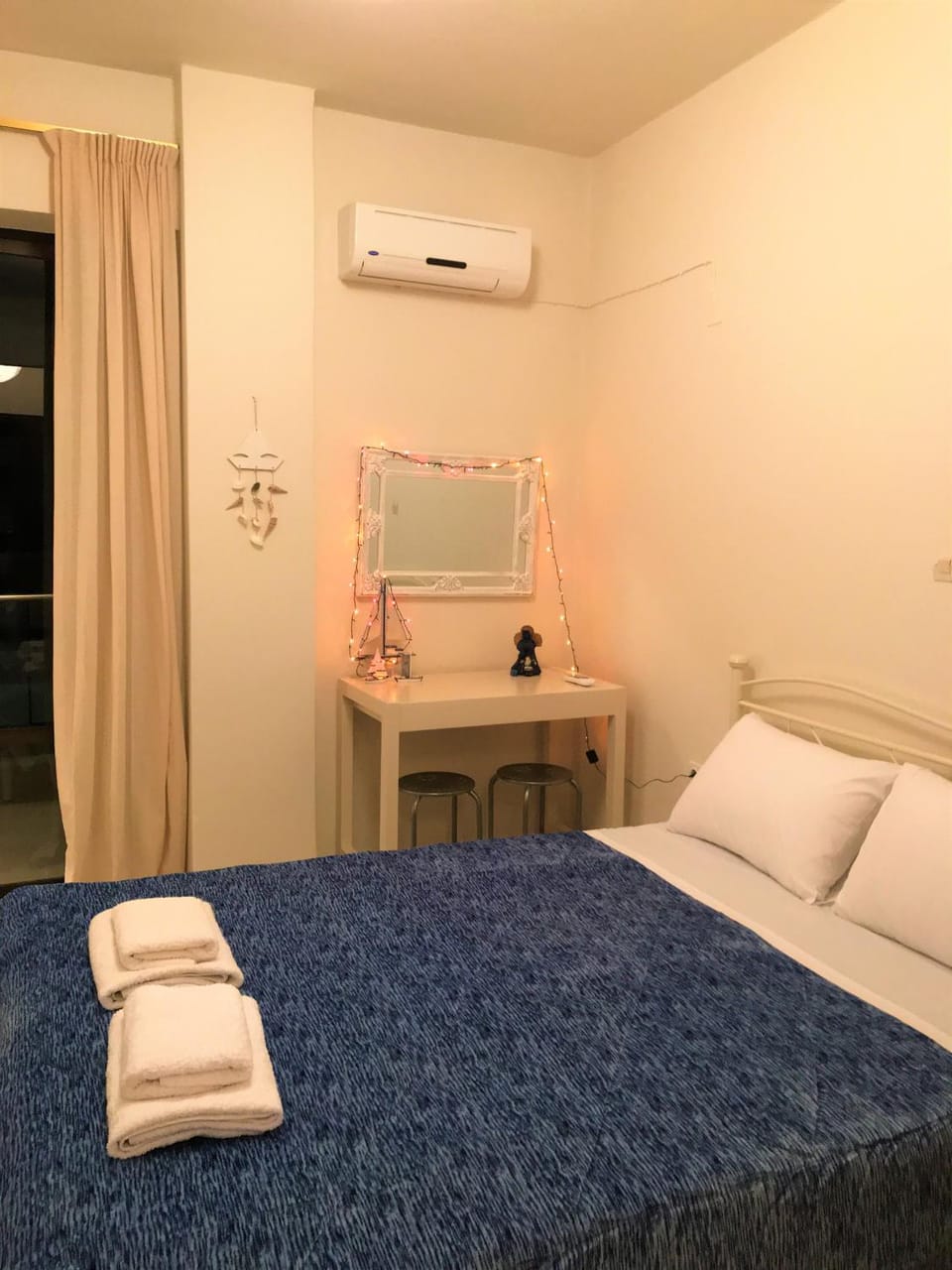 Bed, Bedroom, towels, air conditioner