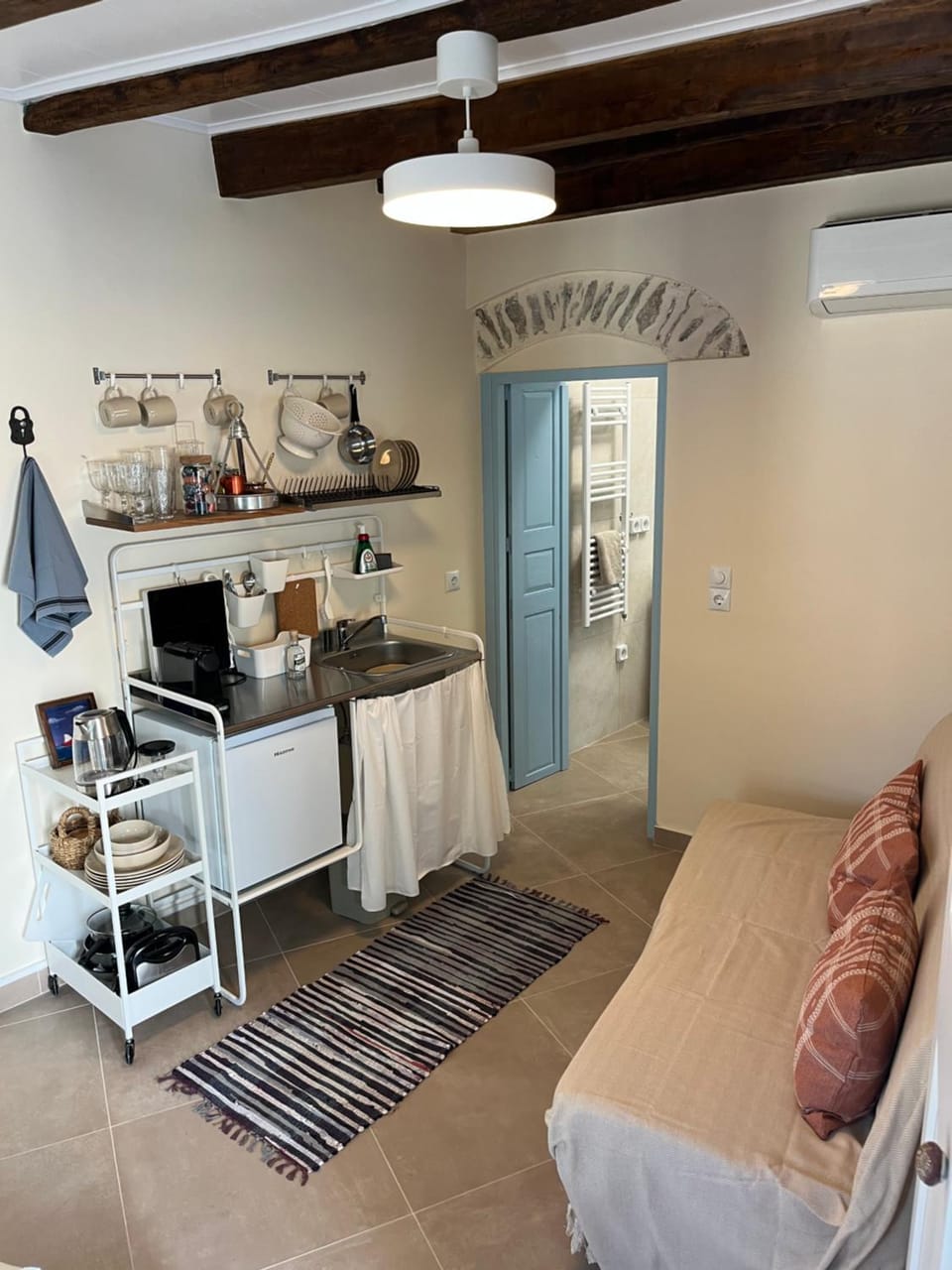 Kitchen or kitchenette, Living room, Photo of the whole room, Seating area, minibar