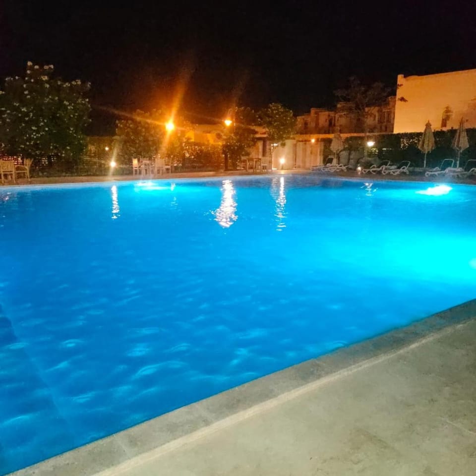 Swimming pool, Swimming pool