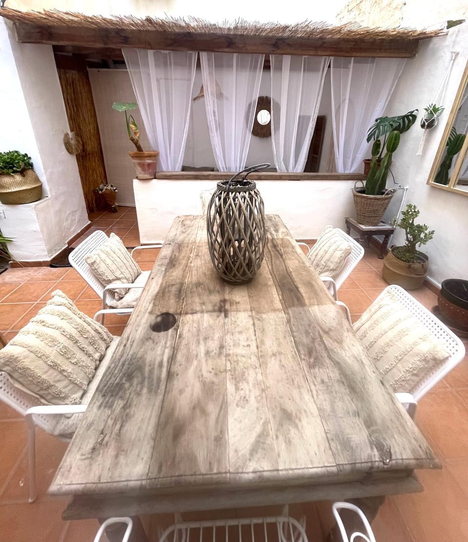 Patio, Dining area