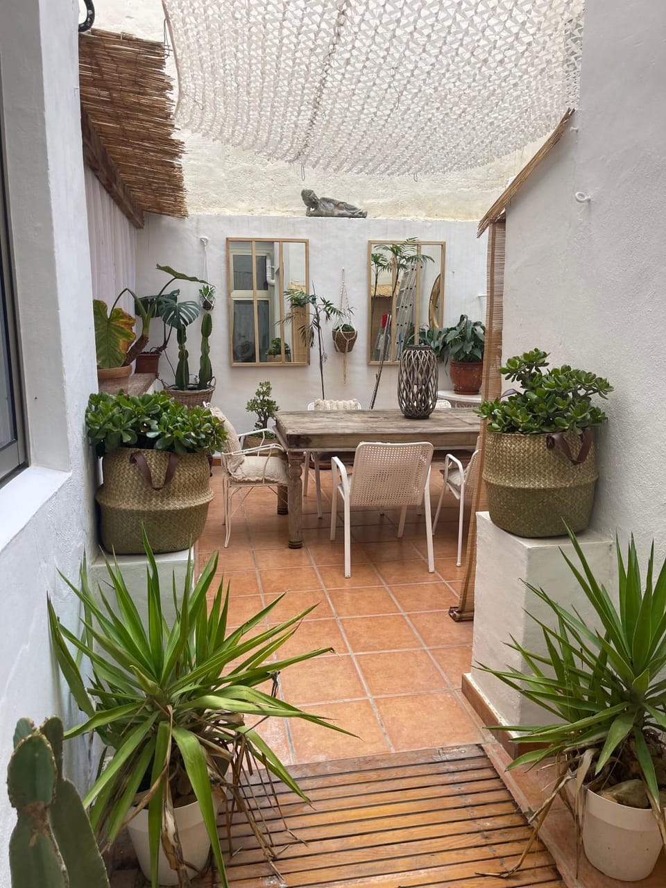 Patio, Dining area