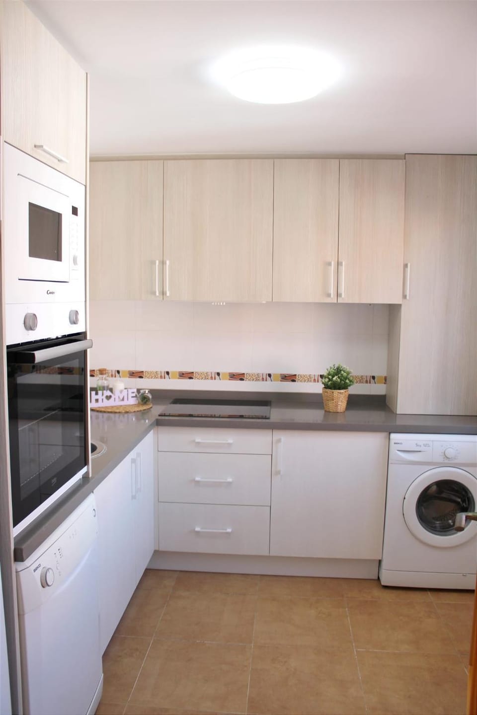 Kitchen or kitchenette, dishwasher, minibar, oven, stove, washing machine