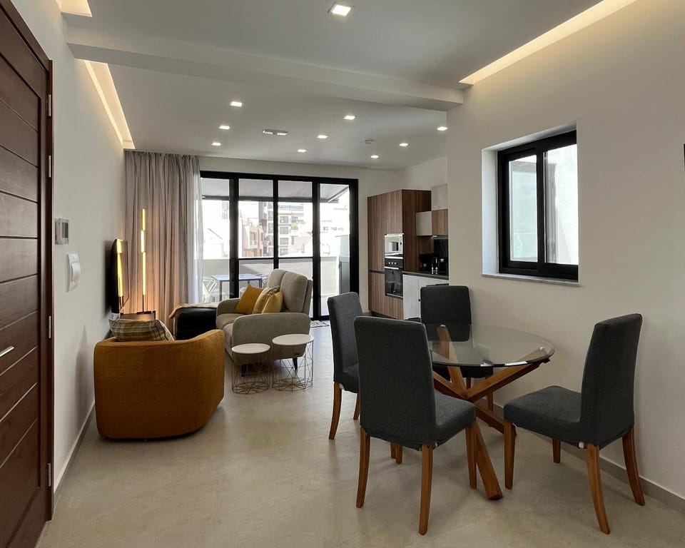 Communal lounge/ TV room, TV and multimedia, Living room, Seating area, Evening entertainment