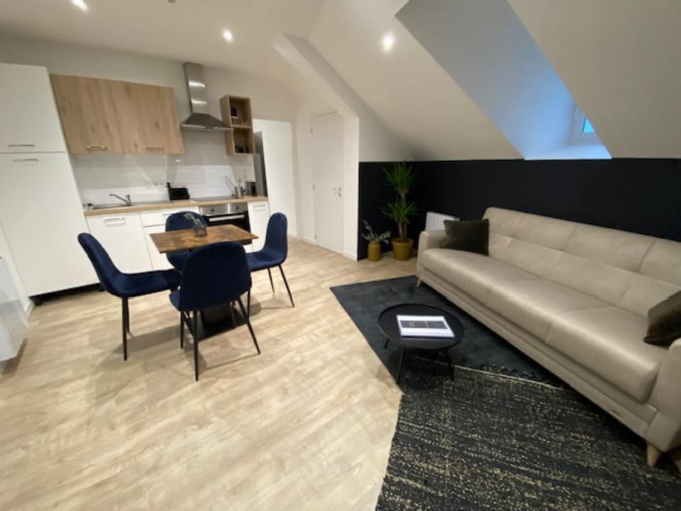 Kitchen or kitchenette, Living room, Seating area, Dining area