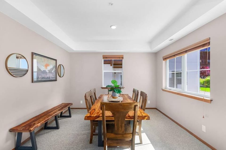 Romanna's all-season getaway at Icicle Village with pool and hot tub Apartment in Leavenworth