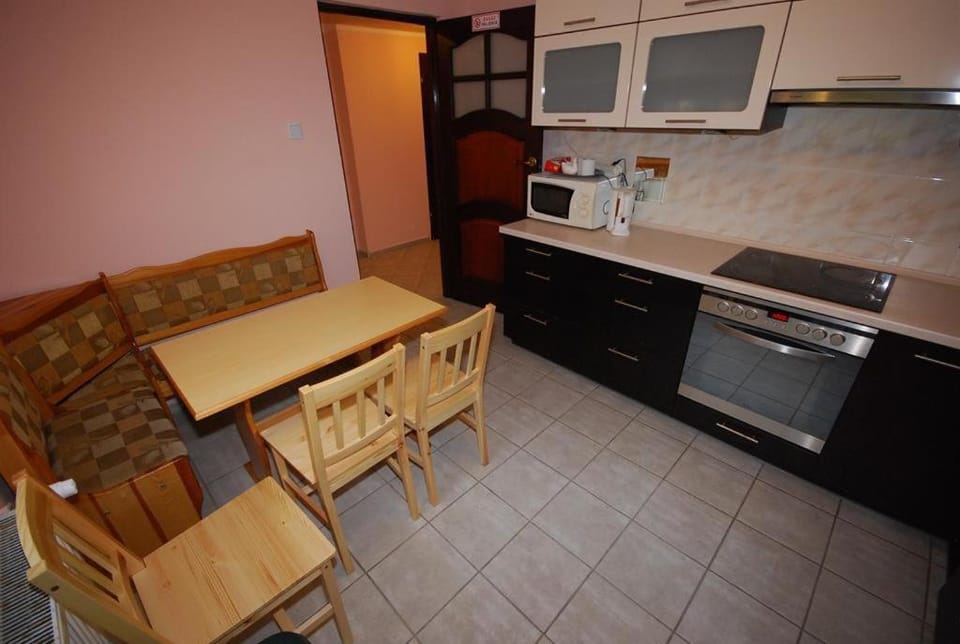 Kitchen or kitchenette, Dining area, dishwasher, internet, internet, minibar, oven, pet friendly, stove