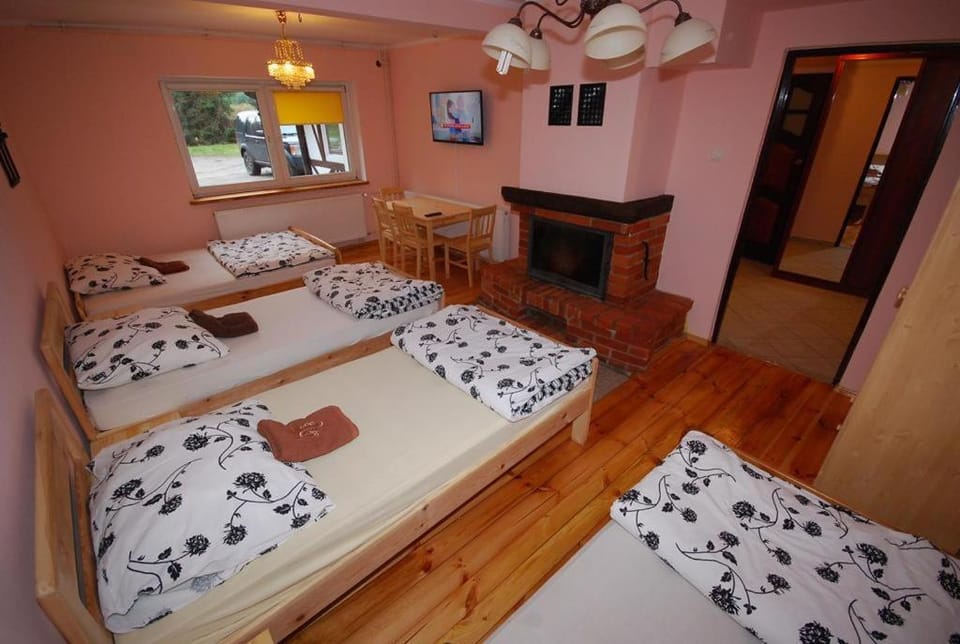 Bed, TV and multimedia, Photo of the whole room, Seating area, Bedroom, internet, internet, towels