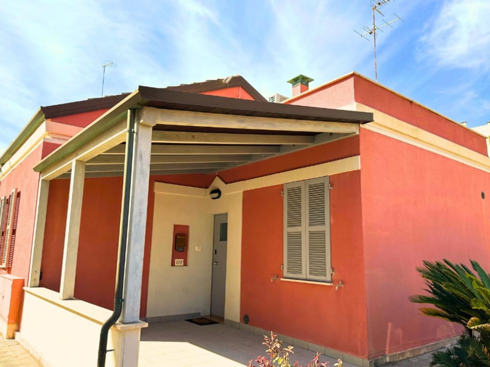 Property building, Inner courtyard view, Parking
