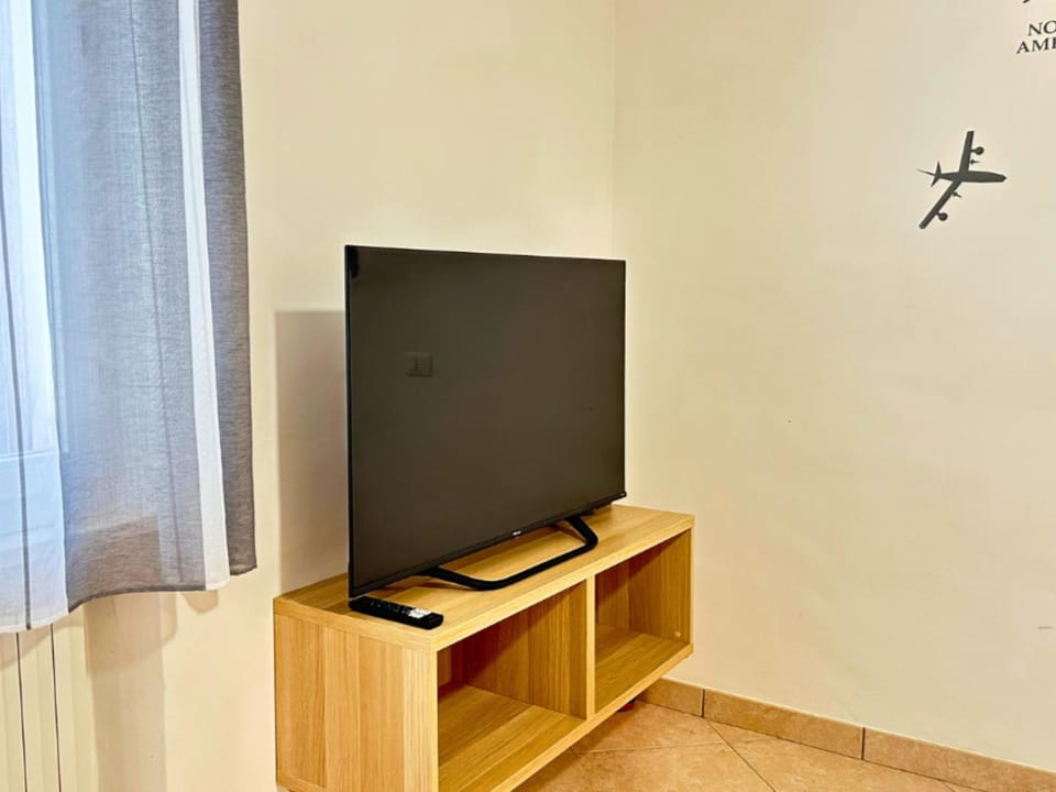 Communal lounge/ TV room, TV and multimedia, internet, air conditioner
