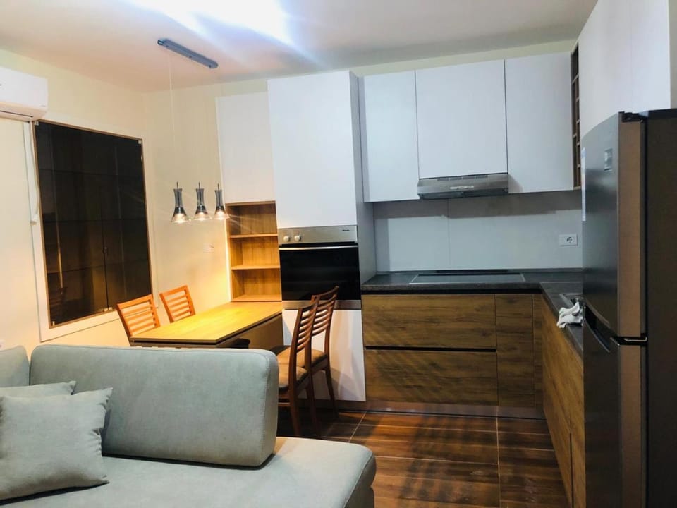 Kitchen or kitchenette, Living room, Seating area, minibar, stove