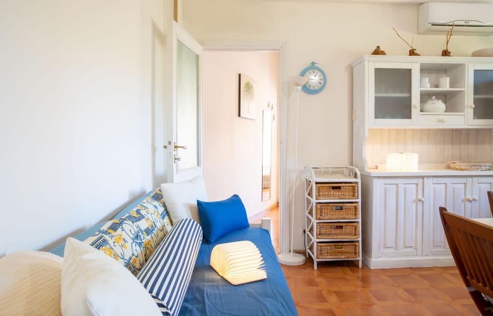 Living room, air conditioner