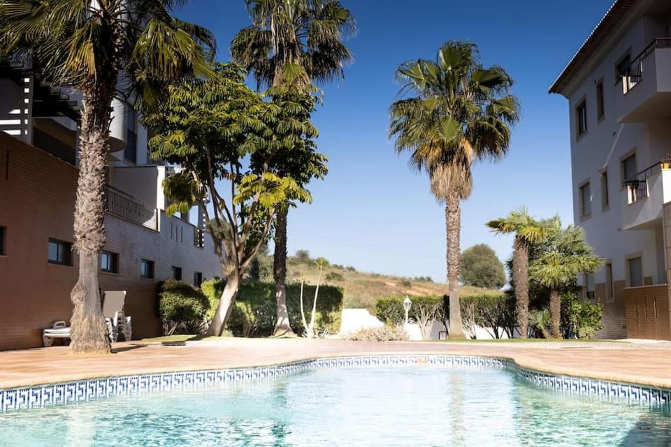 Property building, Garden, Swimming pool, Swimming pool