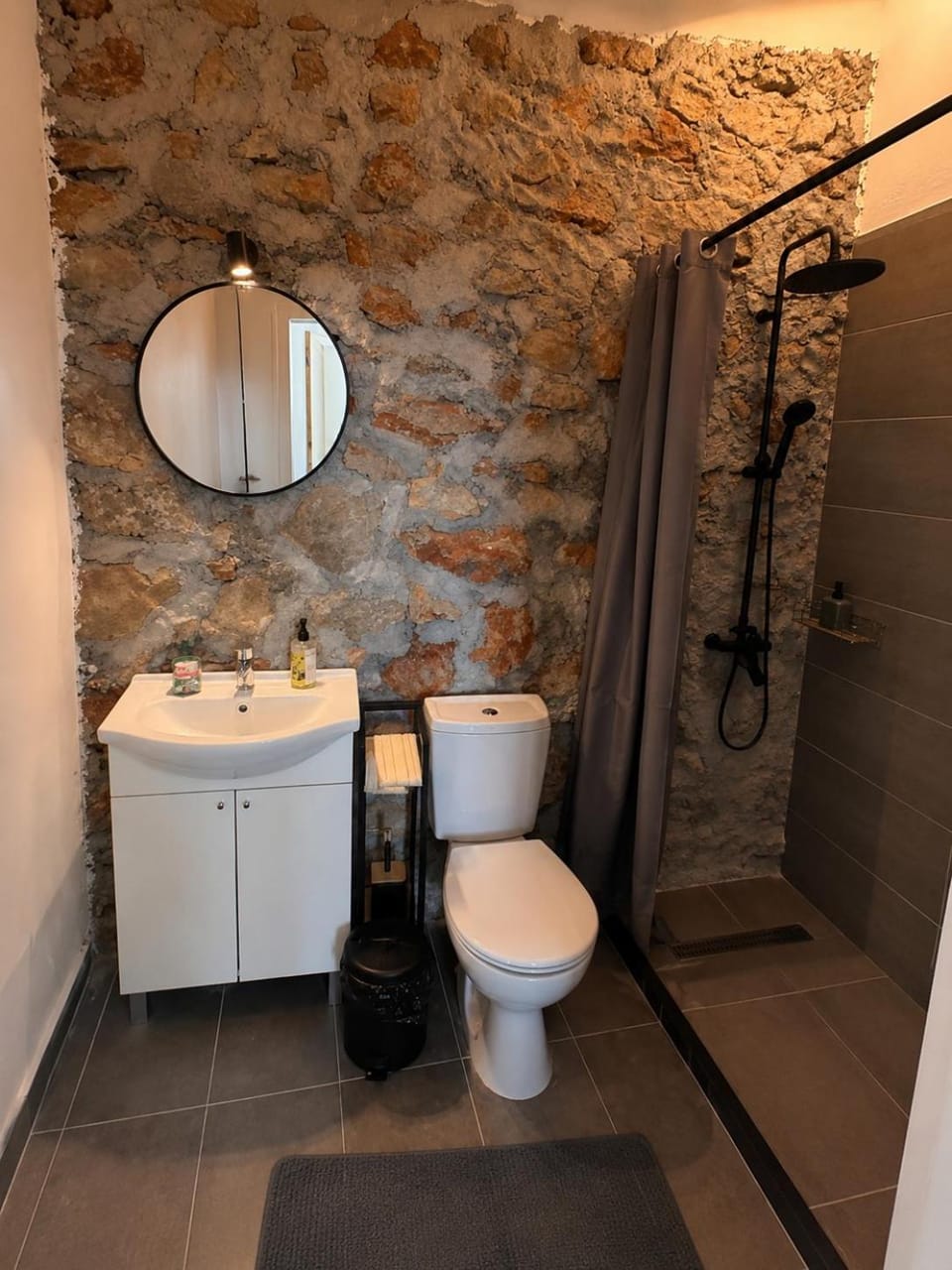 Shower, Toilet