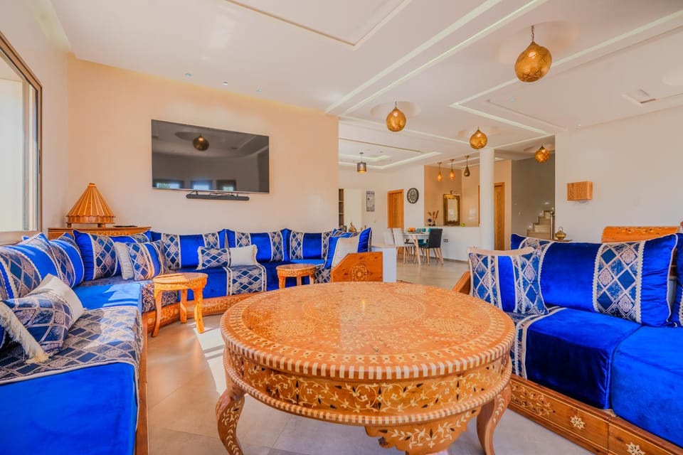 Villa moderne à 5 min de la plage avec jardin et 3 salons Villa in Marrakesh-Safi