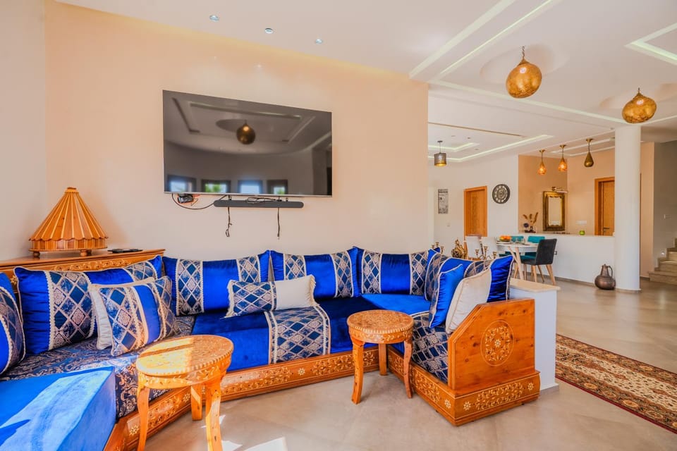 Villa moderne à 5 min de la plage avec jardin et 3 salons Villa in Marrakesh-Safi