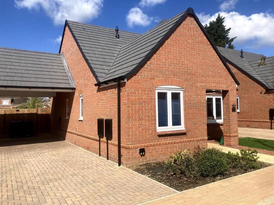 Robins Nest Luxury Bungalow House in Northampton