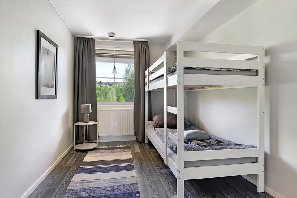 Bedroom, bunk bed