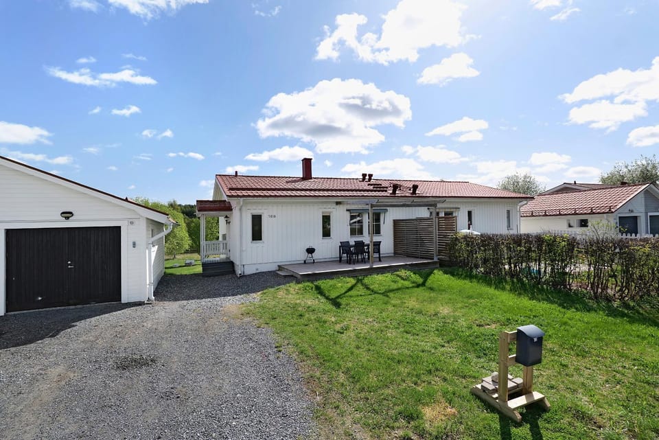 Property building, Day, Garden