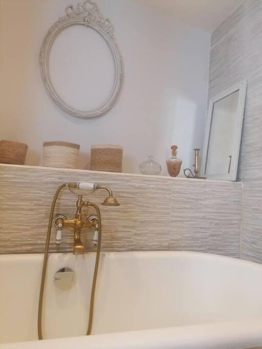 Chez mamie framboise centre ville avec courette Apartment in Dieppe