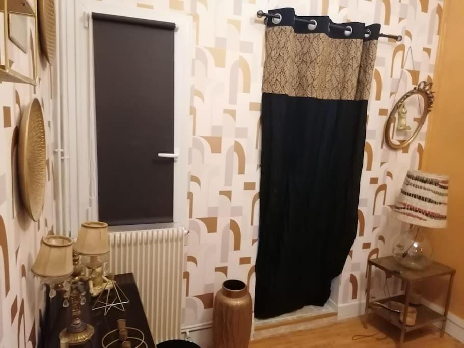 Chez mamie framboise centre ville avec courette Apartment in Dieppe
