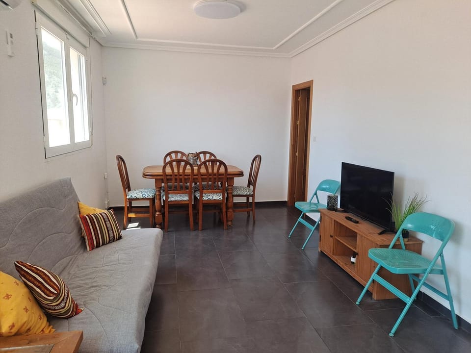 Communal lounge/ TV room, TV and multimedia, Living room, Dining area