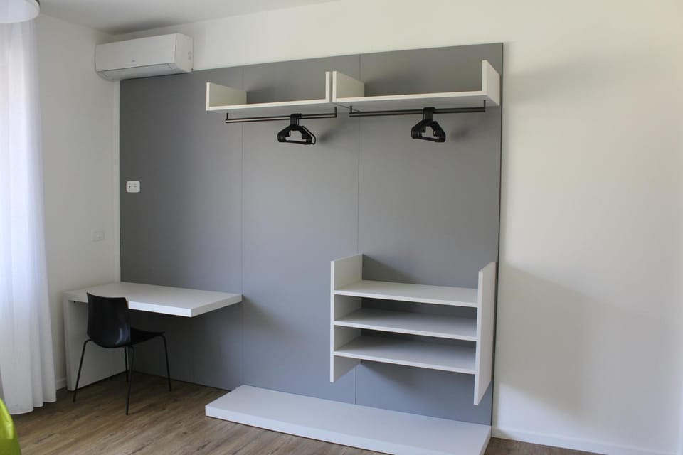 hair dresser, wardrobe