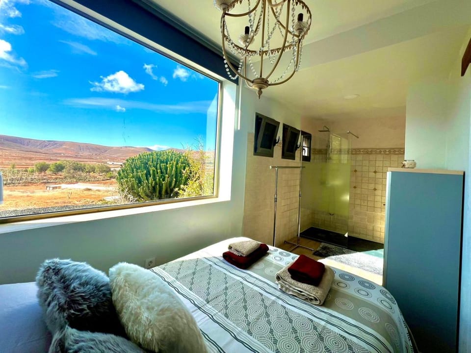 Bed, Natural landscape, Photo of the whole room, Bedroom, Mountain view