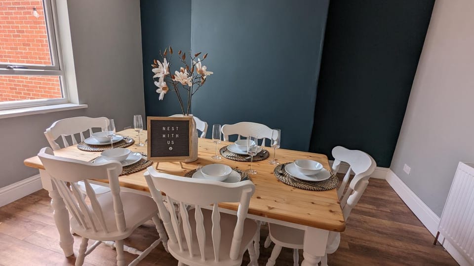 Seating area, Dining area