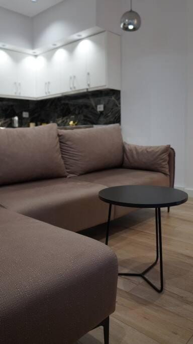 Alle's Komuna Parisit modern apartment Apartment in Tirana