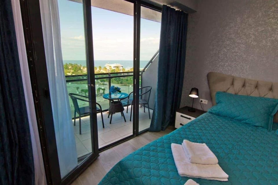 View (from property/room), Balcony/Terrace, Bedroom