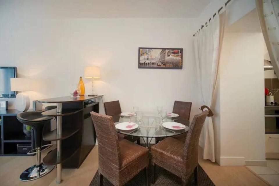 Living room, Seating area, Dining area