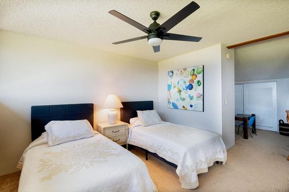 Just Remodeled-Amazing Ocean Views over Lush Golf Course-Country Club Villas 320 House in South Kona
