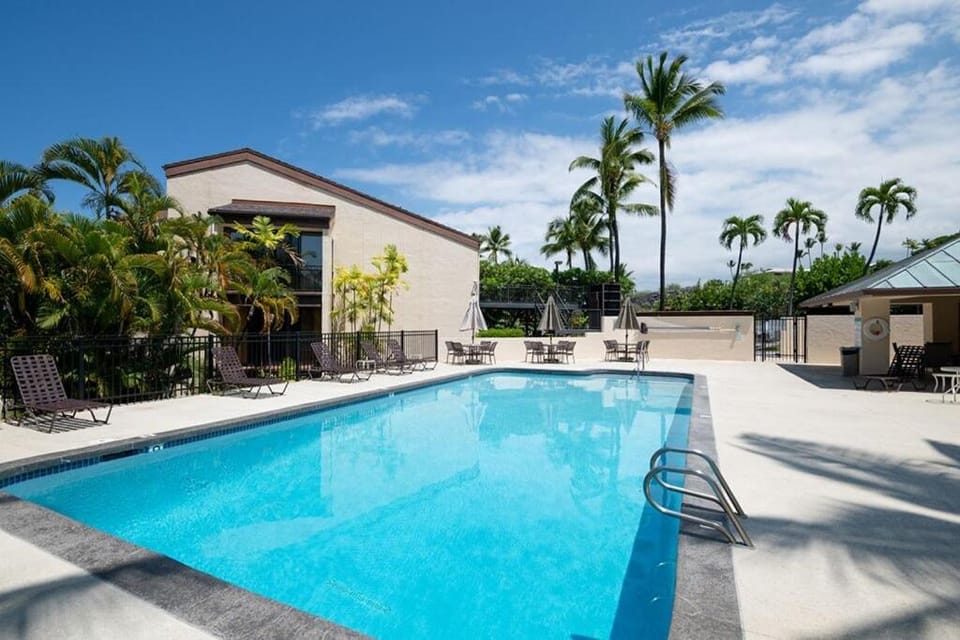 Just Remodeled-Amazing Ocean Views over Lush Golf Course-Country Club Villas 320 House in South Kona