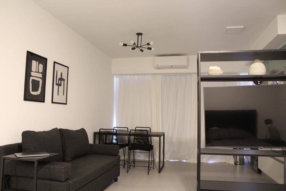 Night, TV and multimedia, Living room