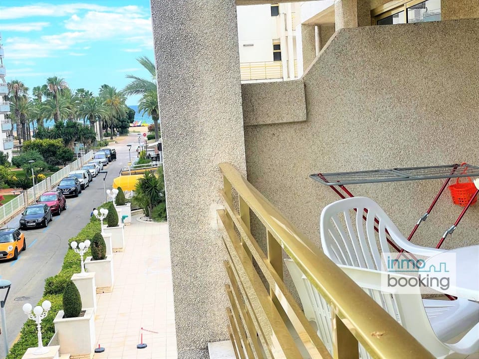 Novelty Beach 2 Salou, climatizado, piscina y playa Apartment in Salou