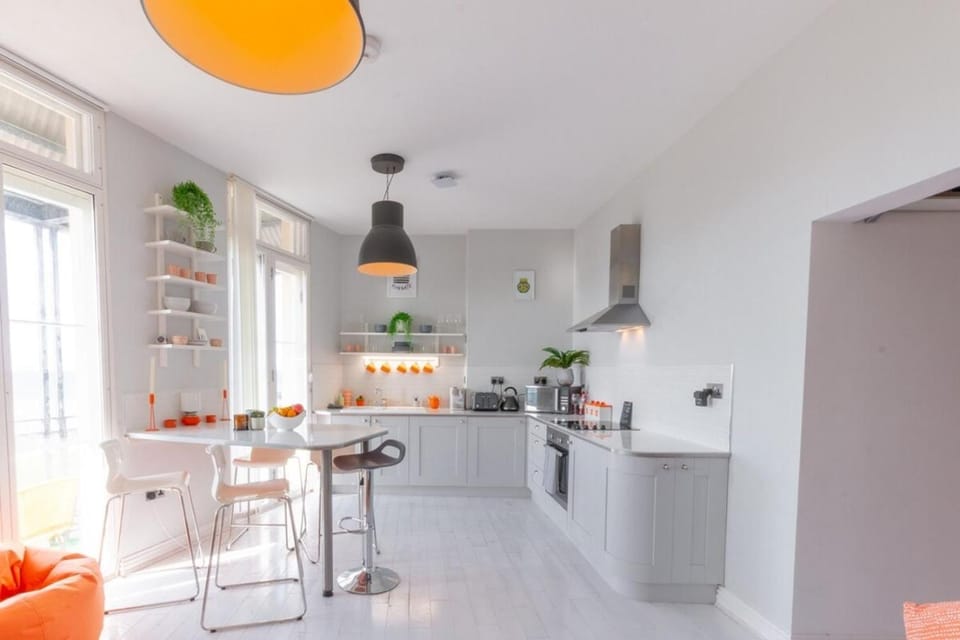 Dining area, kitchen